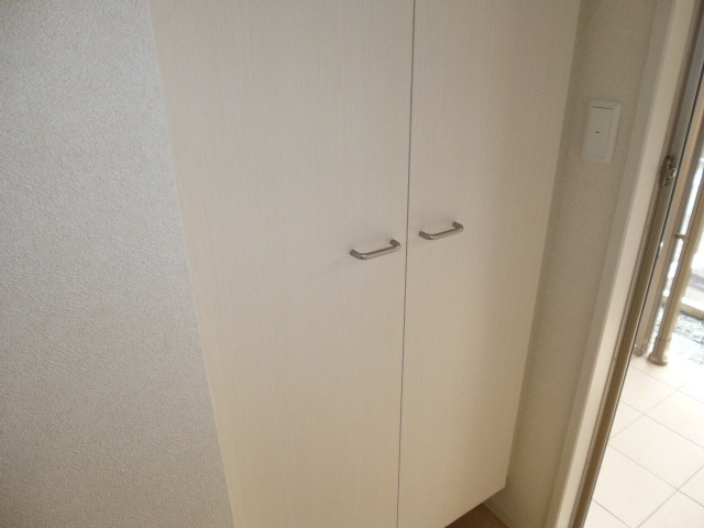 わかばⅡの玄関|シューズボックス