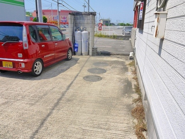 メゾネット山田川の駐車場