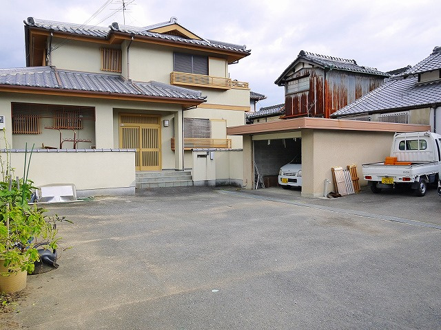 菅原町一戸建（541-2）の駐車場