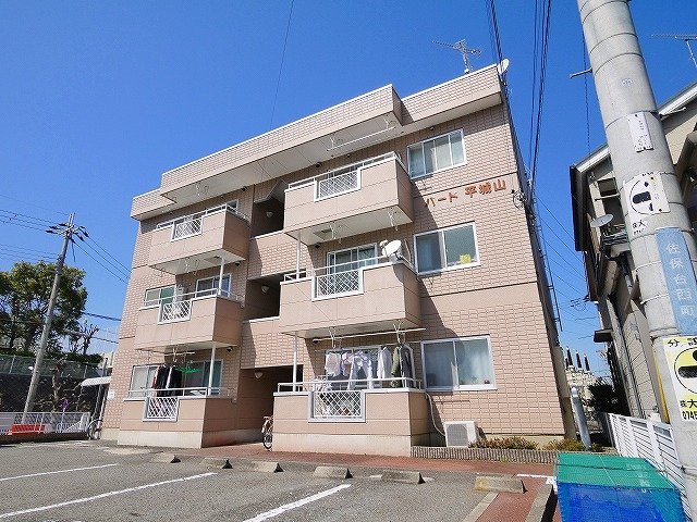 バード平城山の外観