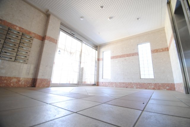 久留米市東合川５丁目の賃貸マンションのエントランス