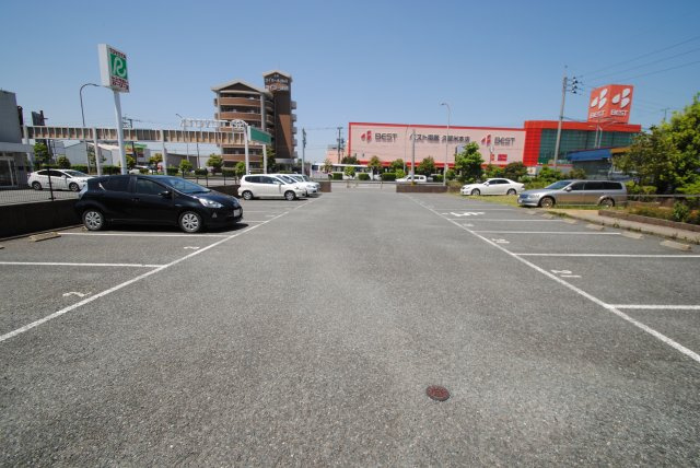 久留米市東合川５丁目の賃貸マンションの駐車場