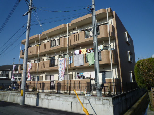 総社市真壁の賃貸マンションの外観