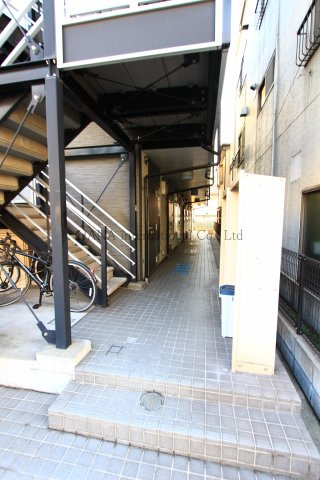 レオパレス川崎大師のエントランス