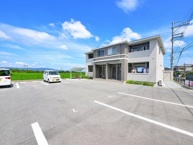 プランドール万葉の駐車場