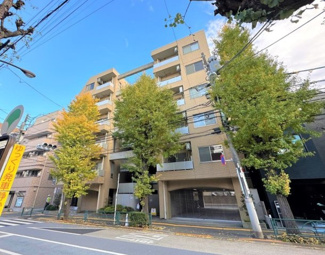 【外観】 | ヒルコート千駄木は、閑静な住環境にある低層マンションです。