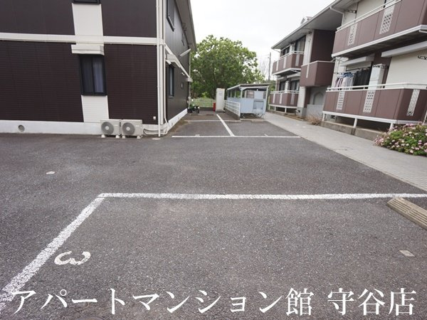 メゾン森Ⅹの駐車場