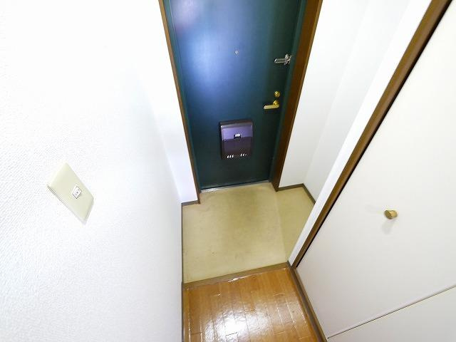 グリーンパークコートの玄関|明るい玄関です