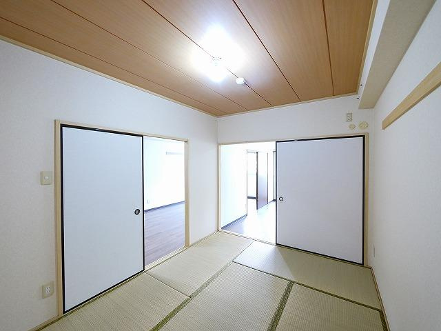 グリーンパークコートの寝室|広くて明るい寝室
