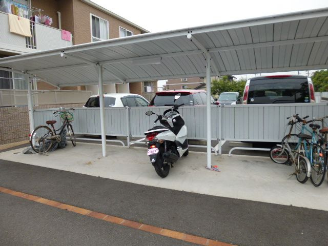 総社市三輪のアパートのその他共用部分|自転車置き場