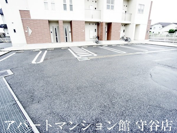 メゾン・フランの駐車場