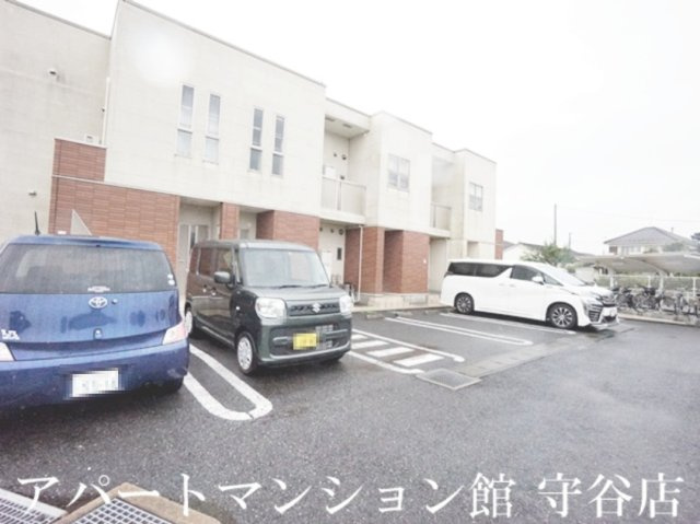 メゾン・フランの駐車場