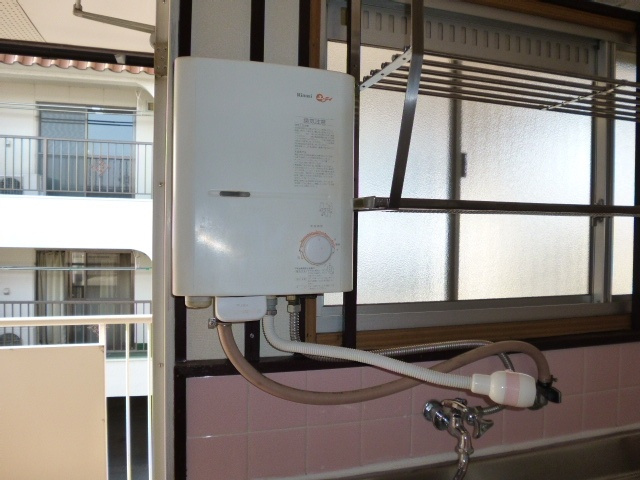 野田マンションＣのキッチン|給湯器