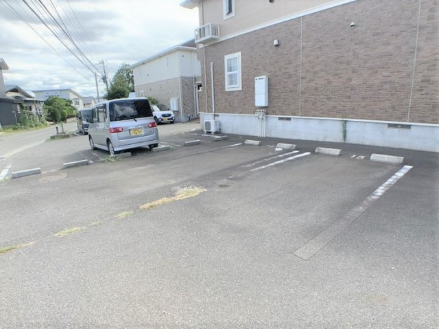 グローリーハウスの駐車場