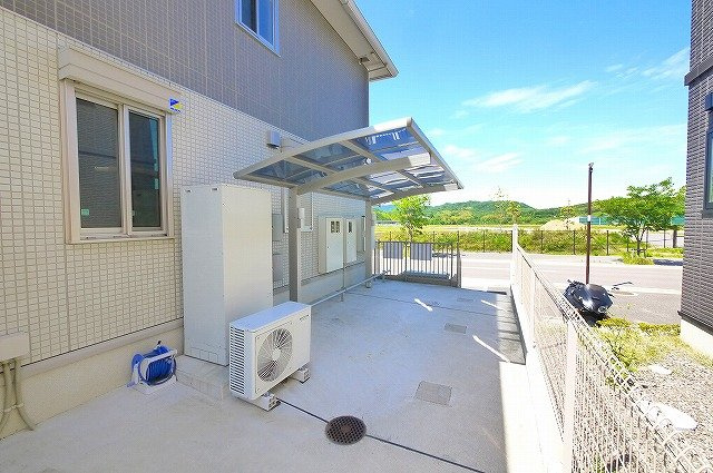 コリーヌ城山台のその他共用部分|屋根付きの駐輪場です