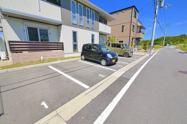 コリーヌ城山台の駐車場|駐車場完備です