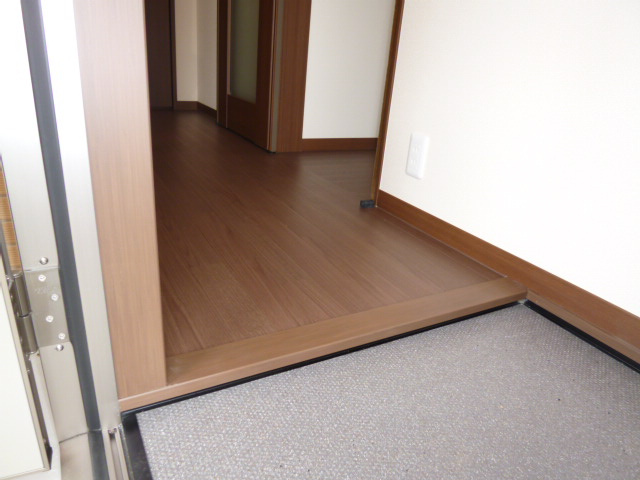 ベルホワイト福井Bの玄関