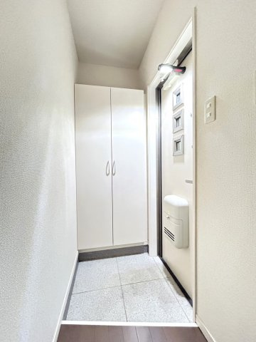 長岡ハイツの玄関