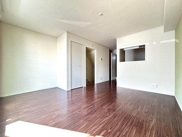 長岡ハイツの居間・リビング