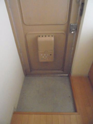 オキナマンションの玄関