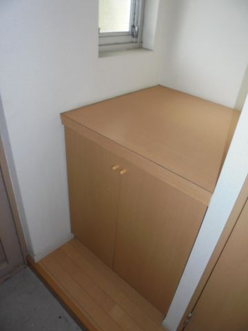 オキナマンションの玄関