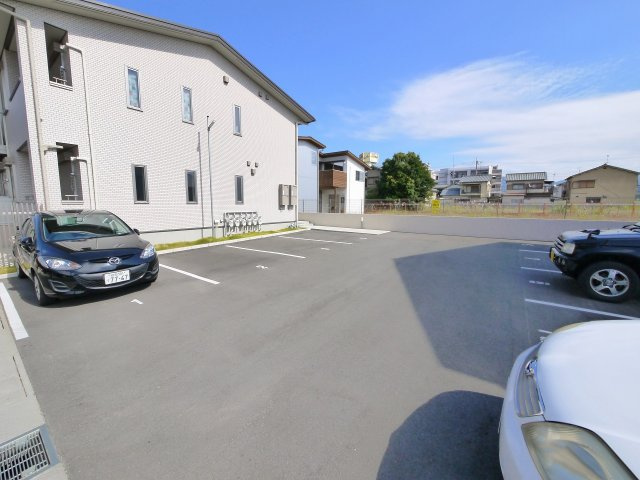 レーブプランドールの駐車場|駐車場があるので、車を買う予定の方も安心です
