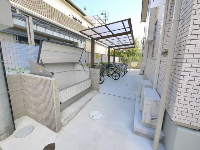 レーブプランドールのその他共用部分|ゆったりとした駐輪場です。