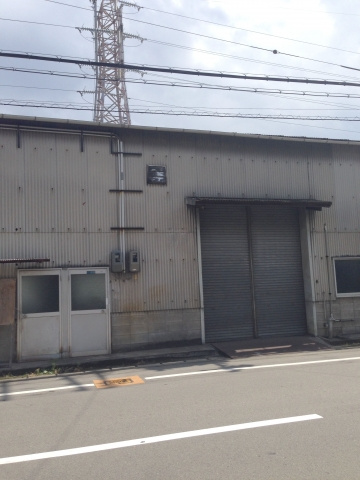 久々知三丁目名神下貸工場の外観