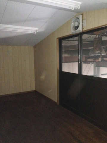 久々知三丁目名神下貸工場の内装