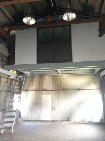 久々知三丁目名神下貸工場の内装