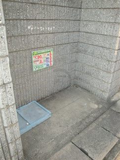 【その他共用部分】 | 建物前にある敷地内ゴミ置場