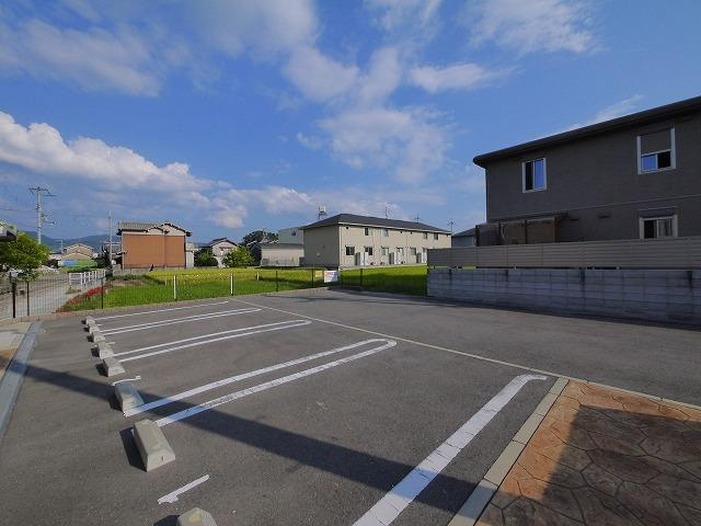 Ｍコートの駐車場|駐車スペースもあります