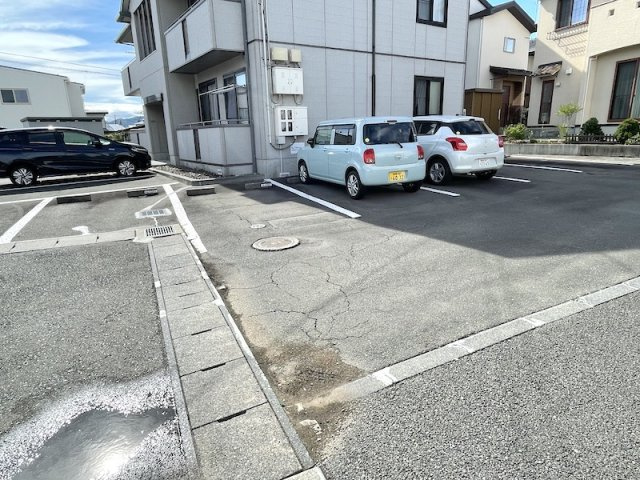 シャーメゾン北天昌寺Aの駐車場