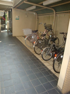 【その他共用部分】 | 外灯屋根付き駐輪場