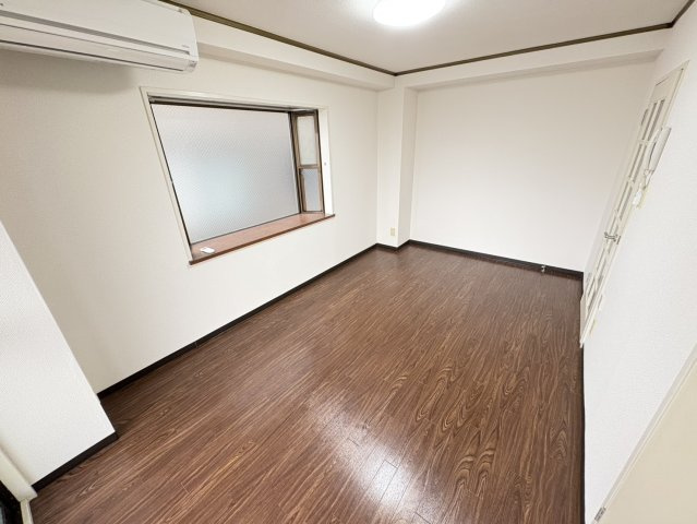 山内ビルの寝室