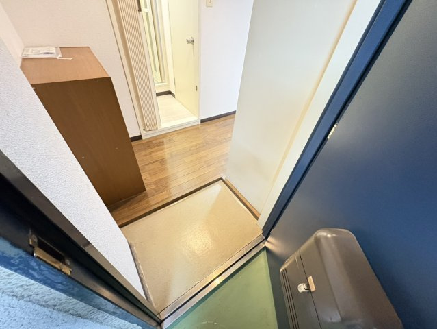 山内ビルの玄関
