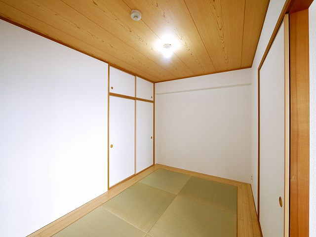 レイセニット奈良グラン・ヴェルジェの内装|明るい色調の室内です