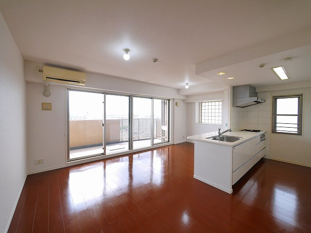 レイセニット奈良グラン・ヴェルジェの居間・リビング|おしゃれな居間です