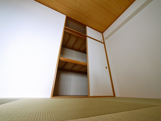 レイセニット奈良グラン・ヴェルジェの収納|便利な収納スペースです