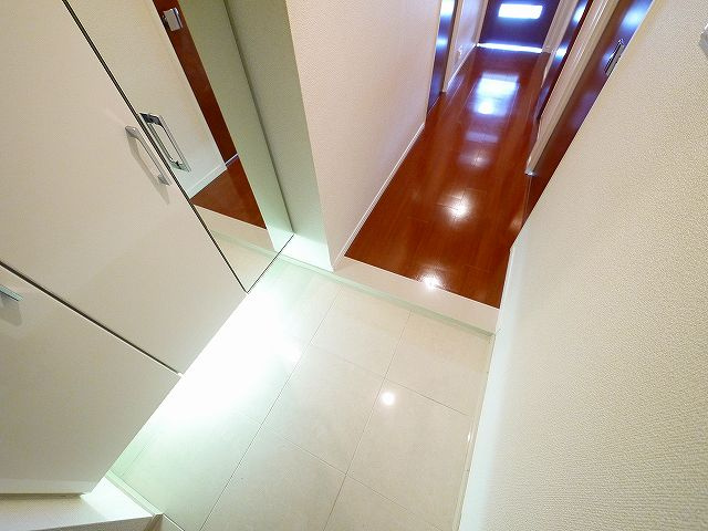 レイセニット奈良グラン・ヴェルジェの玄関|きれいな玄関です