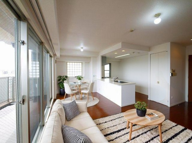 レイセニット奈良グラン・ヴェルジェの居間・リビング|CGで家具等を配置したもので家具等は含まれません