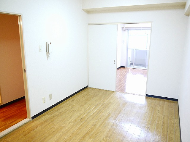 SSKビルの洋室|落ち着いた色調の洋室です