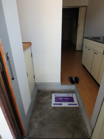 パールハイツ吉川の玄関