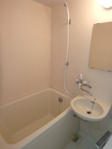 パールハイツ吉川の浴室