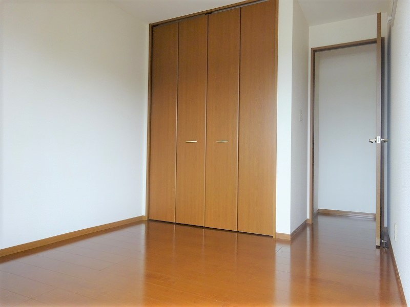 ヴィラけやき3の洋室|2階洋室5帖