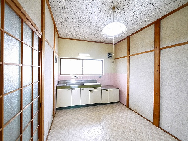 大西勉貸家（大安寺2丁目）のキッチン|コンパクトなキッチンで掃除もラクラク