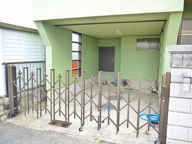 小林貸住宅の駐車場