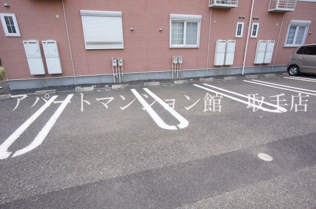 ヴィラ・ブリーゼＢの駐車場