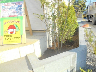 【外観】 | 北本市宮内1丁目新築分譲住宅全2棟　最終1棟 | 10月18日庭、駐車場完成いたしました。是非ご覧ください。