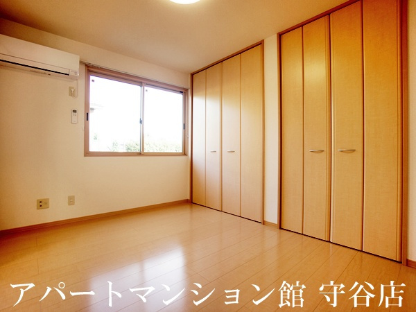 ハイツ・クレール坂東Cの寝室|類似です